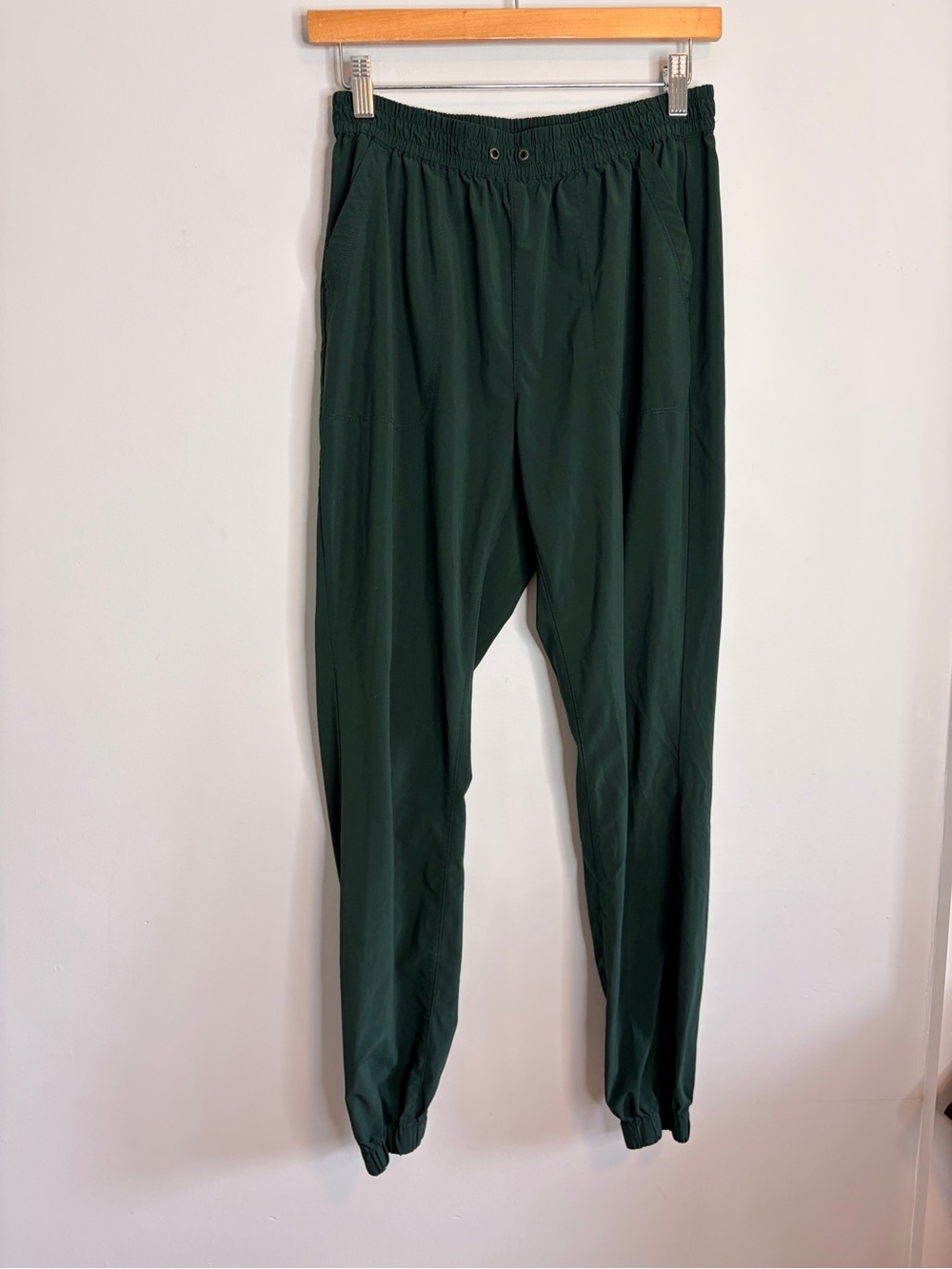 Aritzia TNA Dark Green Elastic Waist Jogger Pants women’s Medium
